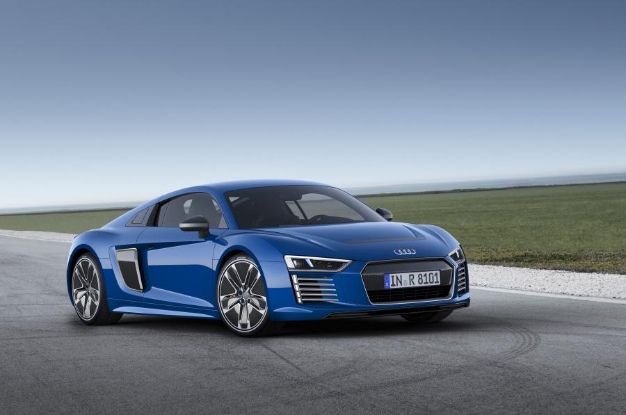  Audi R8 e-tron 2015 года  (фото 1 из 21)